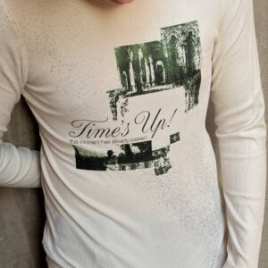 TIMES UP PRINTED LONGSLEEVE
